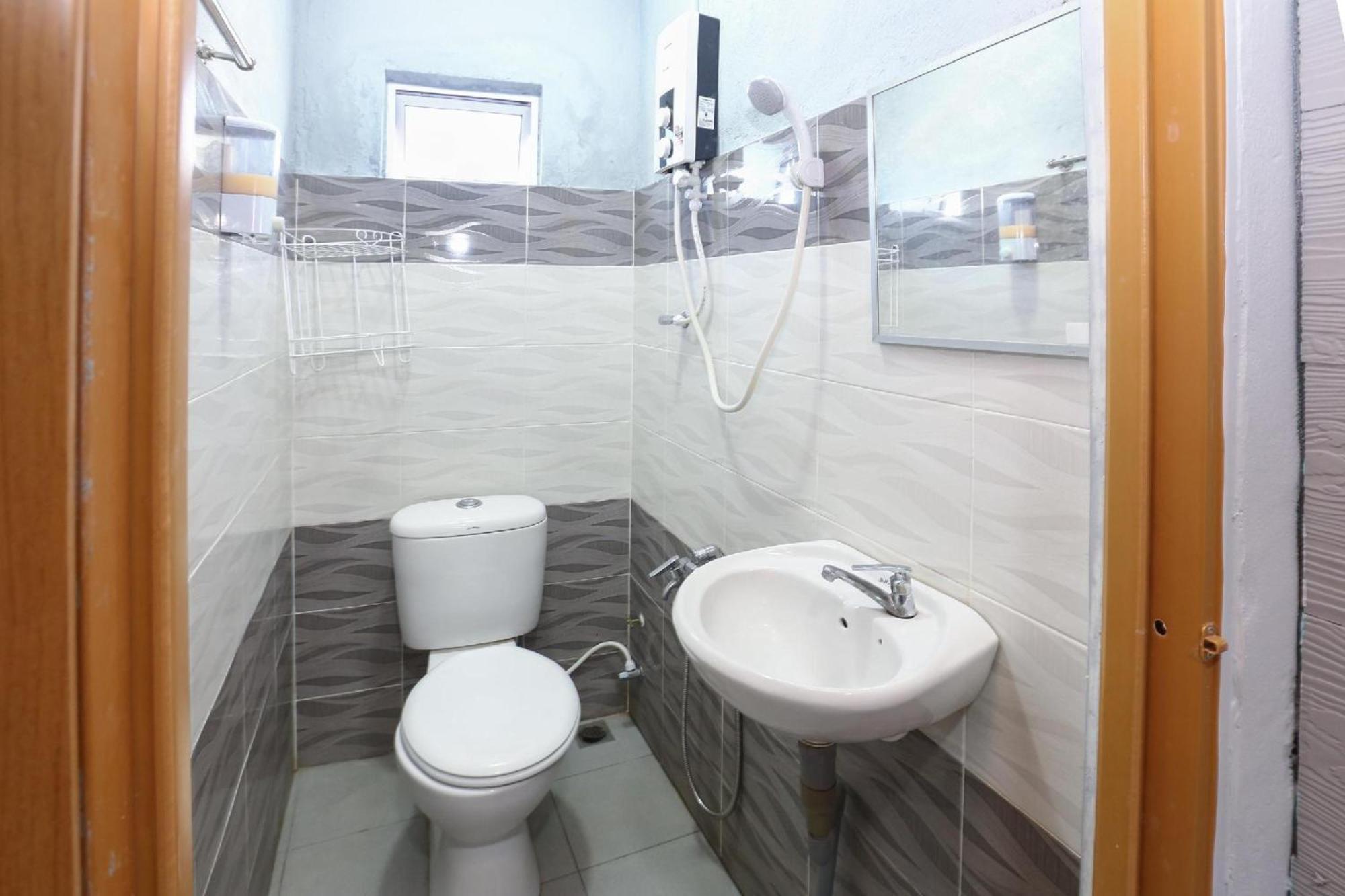 קוטה בארו Spot On 89796 D'Noor Budget Inn מראה חיצוני תמונה
